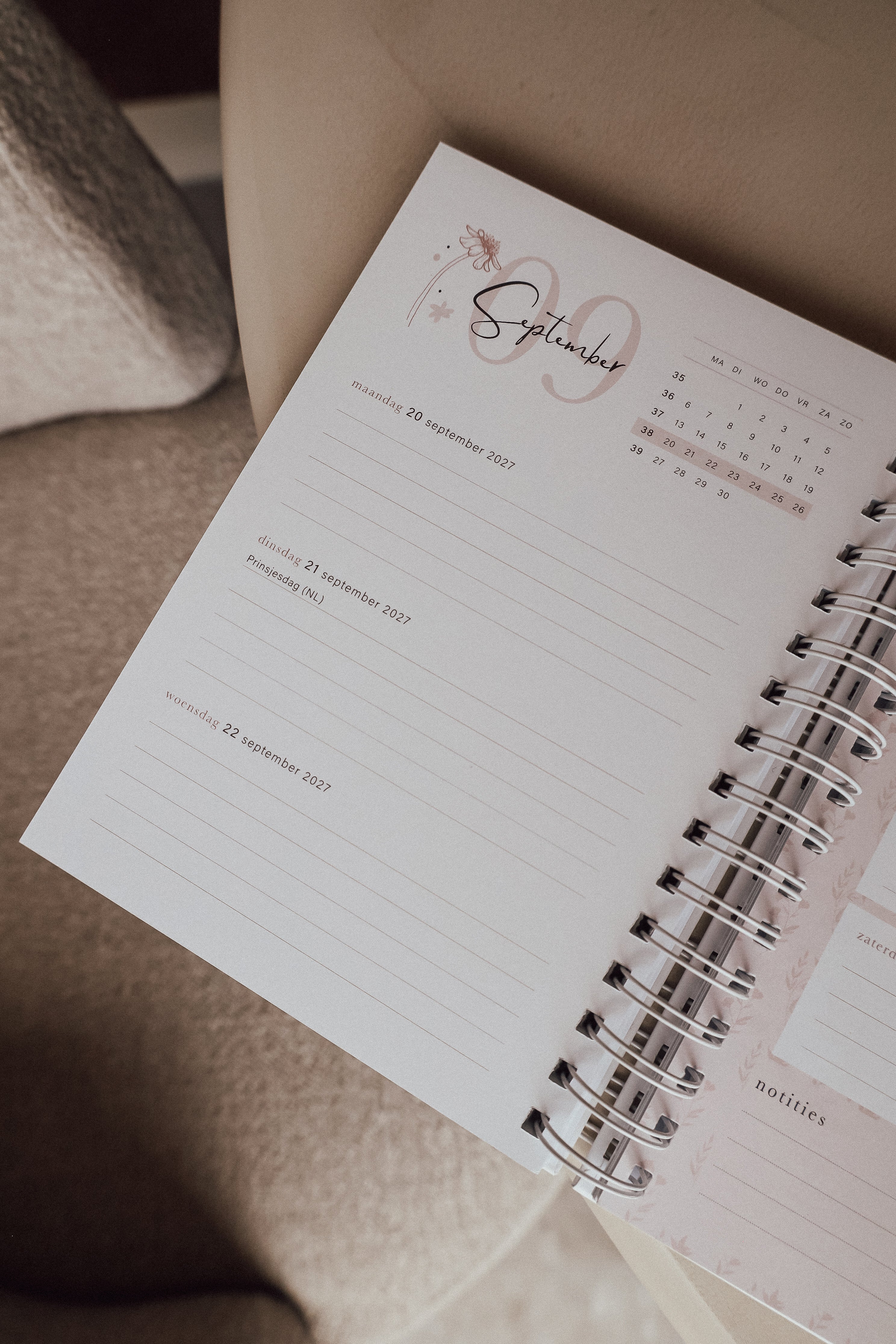 Agenda 2027 - A5 jaaragenda - Weekagenda  - 1 week op 2 pagina's